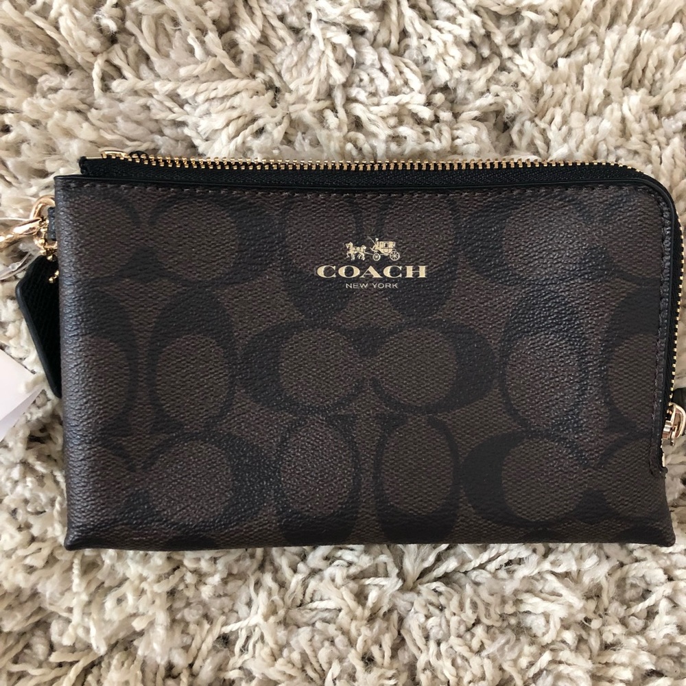 Signature Double Corner Zip Leather Wristlet